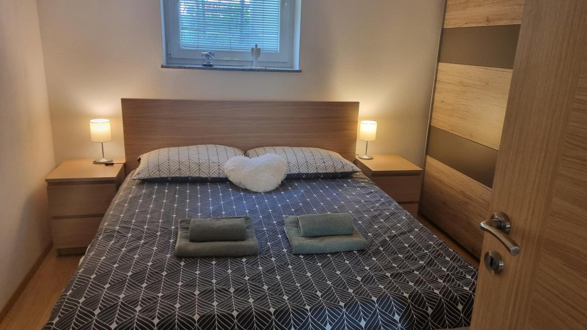 Domacija Loncnar- Apartment Bohinji-tó Szoba fotó
